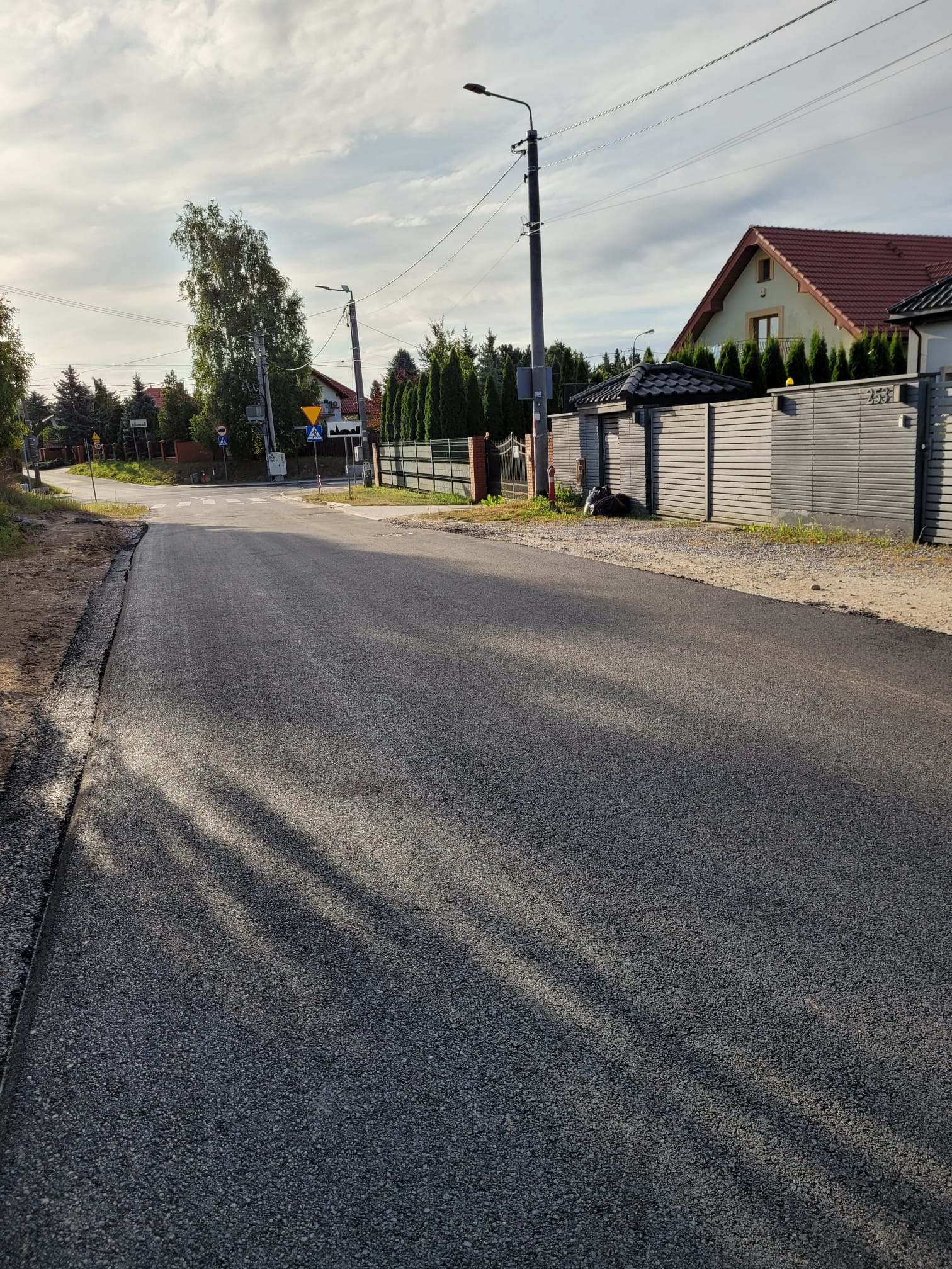 Nakładki asfaltowe ul. Trakt Królewski Borzęcin Duży i Borzęcin Mały