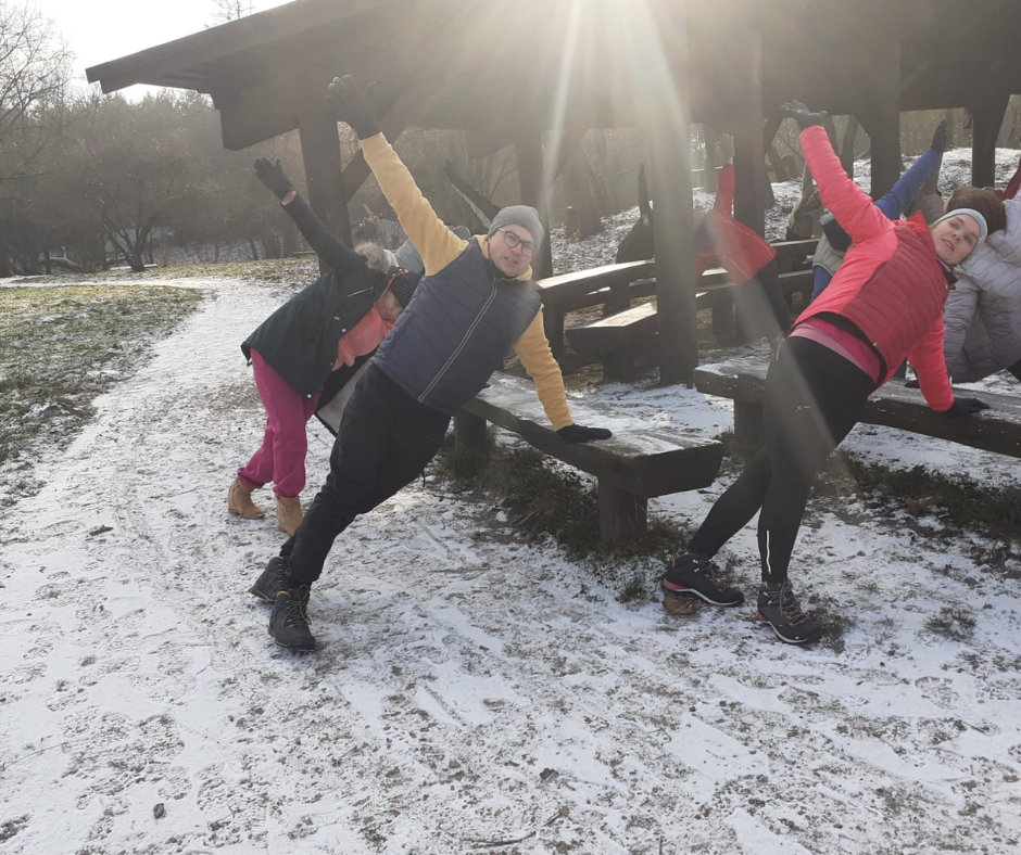 🧘Zimowa Joga na Polanie z ogniskiem – grudniowe spotkanie w sercu Kampinosu