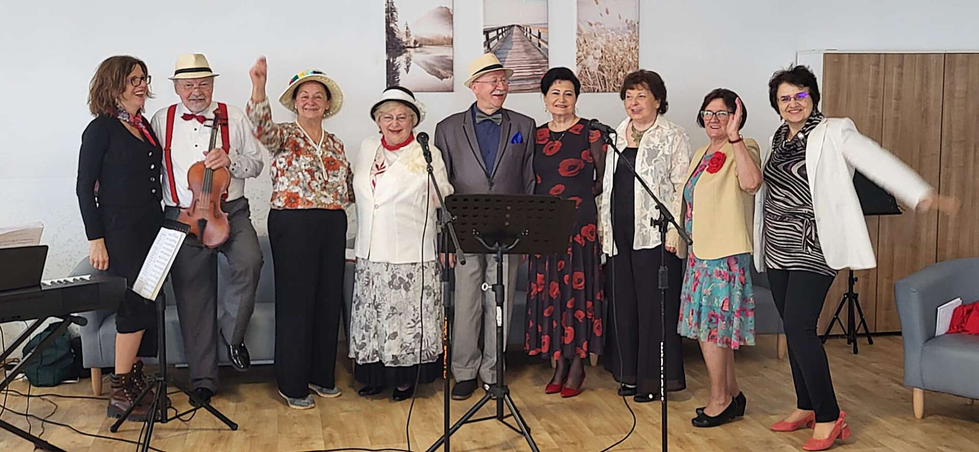 Powitanie lata w Domu Opieki „Słoneczny Brzeg” w Topolinie w ramach projektu „Seniorzy Seniorom”.
